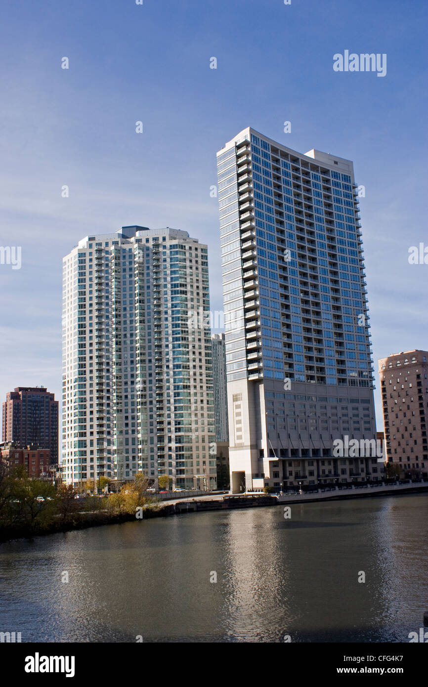 Chicago apartment blocks hi-res stock photography and images - Alamy
