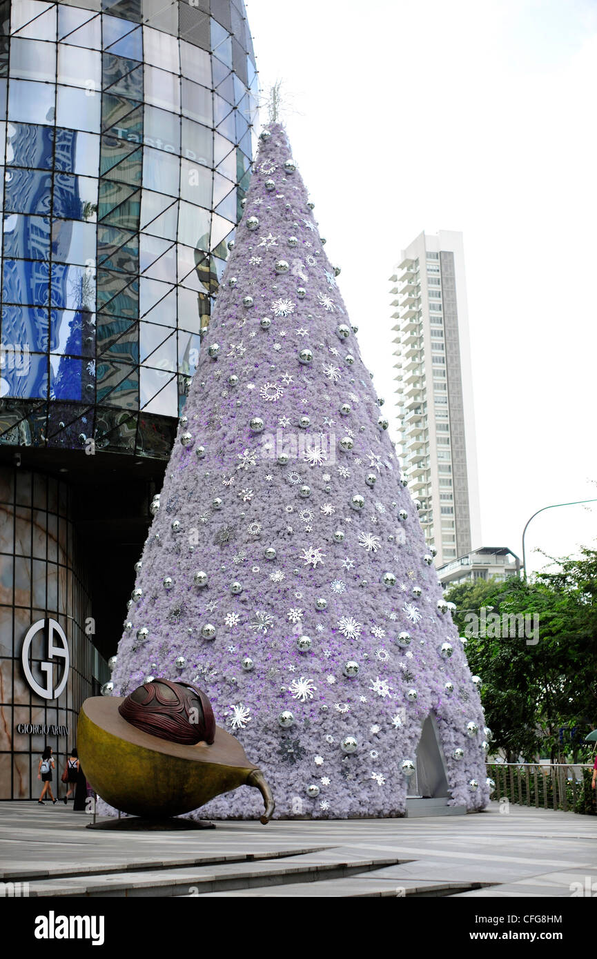 Conical Christmas Tree Ion Orchard Road Singapore Stock Photo Alamy