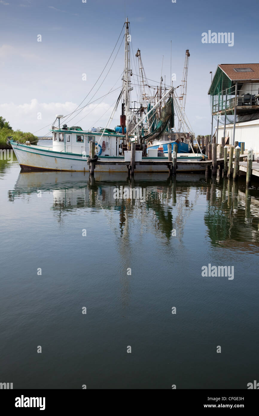 Fishing boat dock hires stock photography and images Alamy