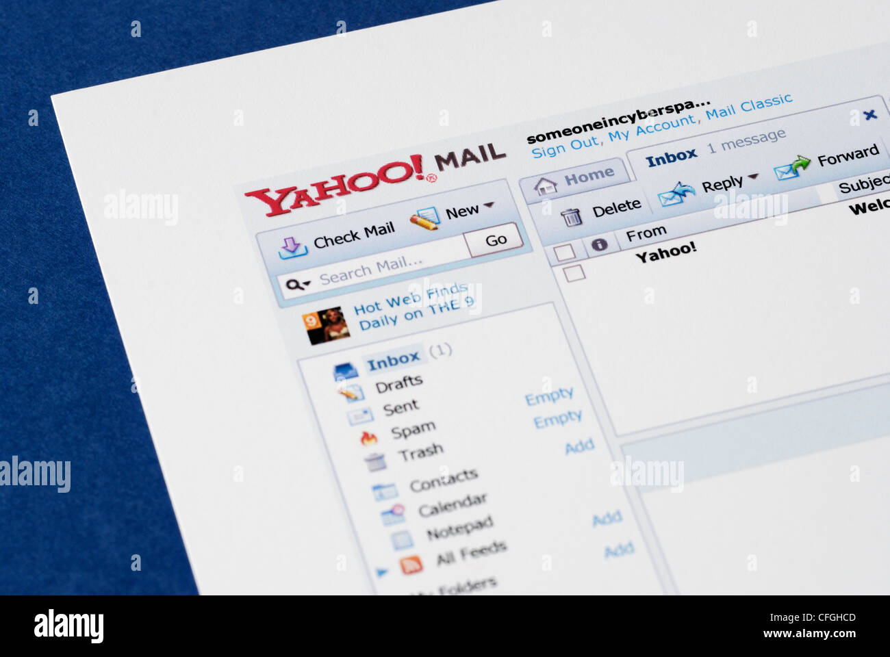 Yahoo mail page hi-res stock photography and images - Alamy