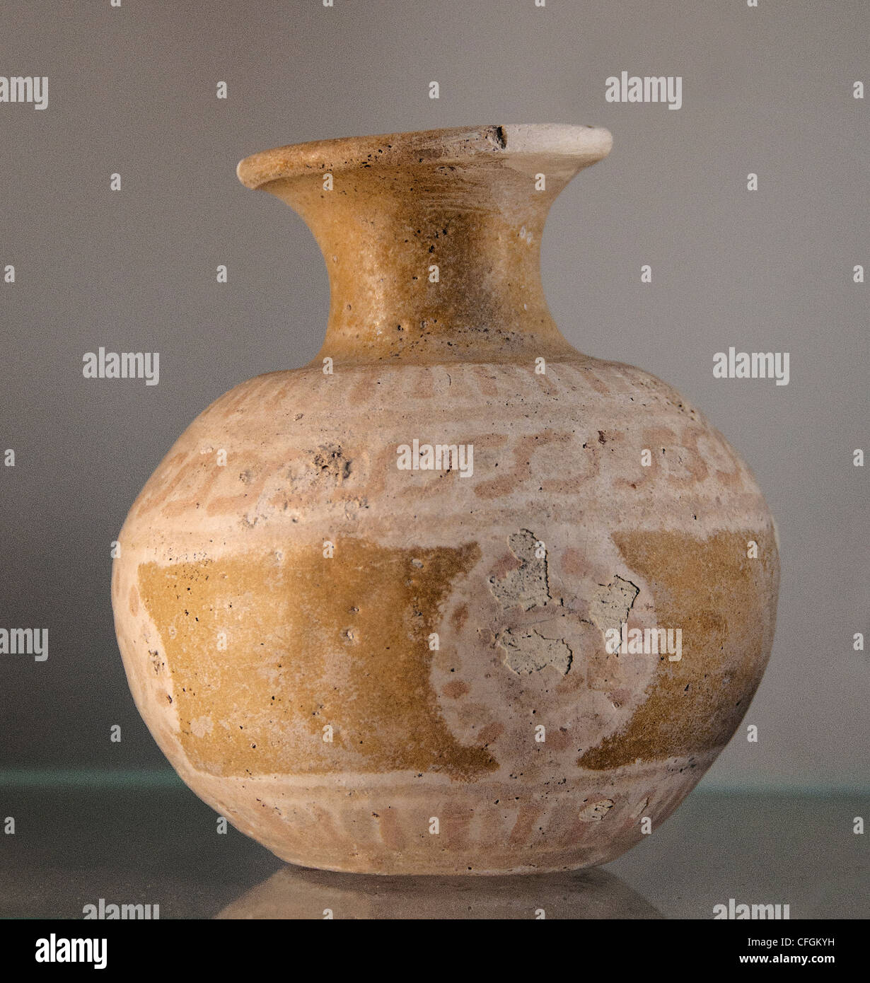 globular vase  Pottery 8-7 Century BC palace  Susa Darius the Great Persia Persian Iran Stock Photo