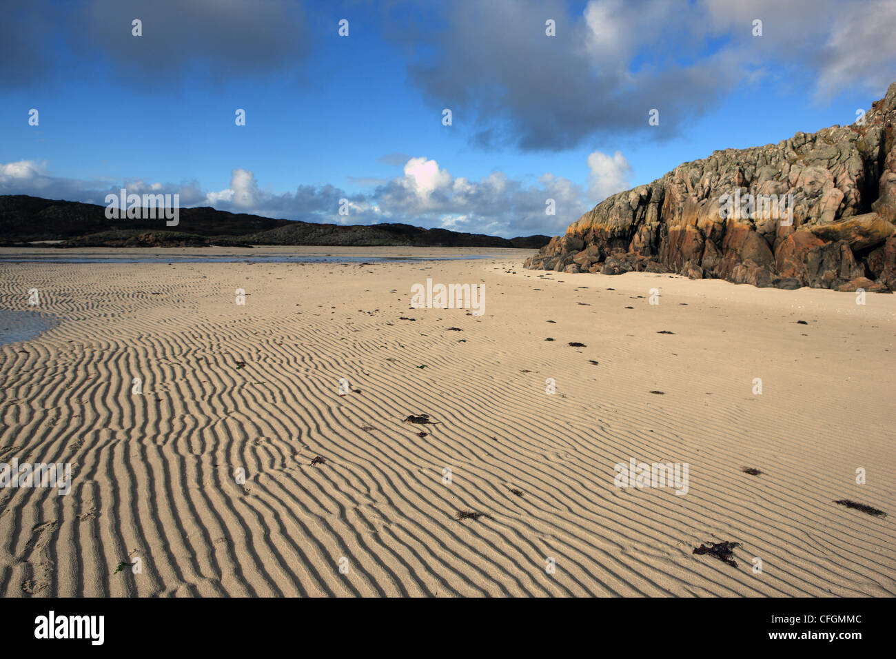 Beach at Knockvologan on the Isle of Mull with the Isle of Erraid in the background Stock Photo