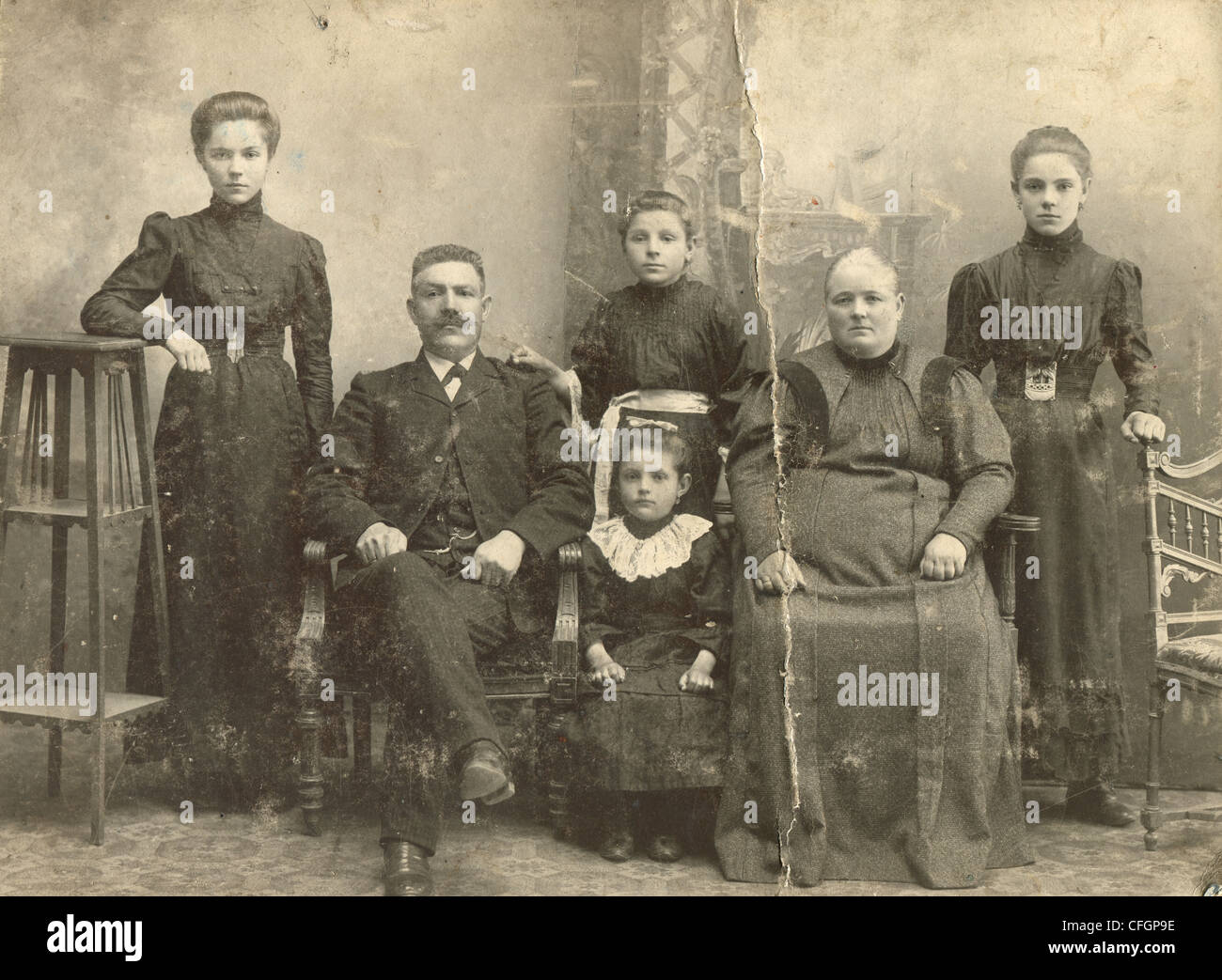 The family of Russian Germans, man, woman and four children, Ust-Abakan sawmill, a veterinary station, circa 1907 Stock Photo