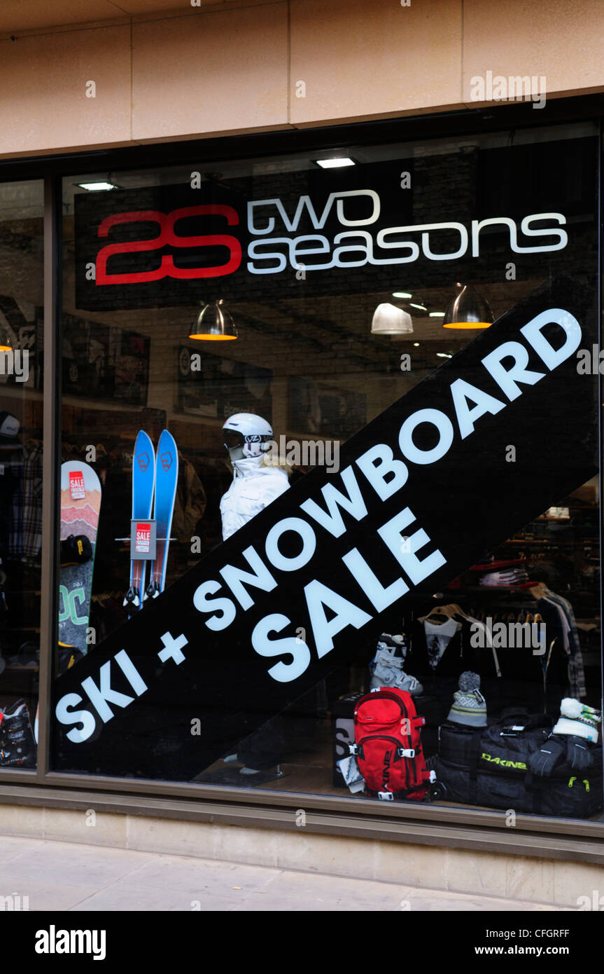 Two Seasons Sports Shop with Ski and Snowboard Sale Notice, Cambridge, England, UK Stock Photo