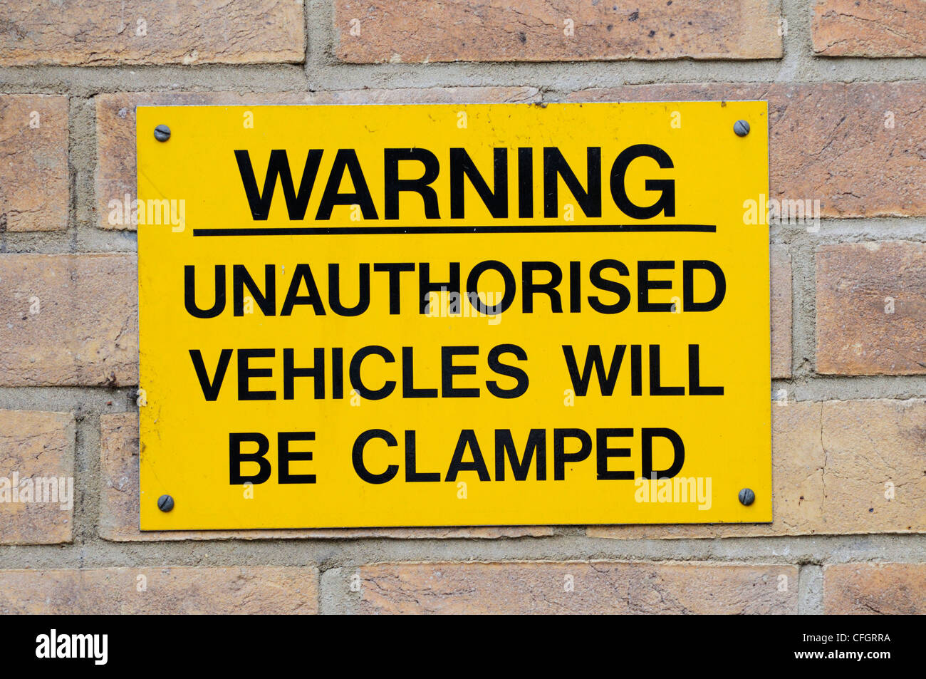 Warning Unauthorised Vehicles Will Be Clamped Sign, Cambridge, England, UK Stock Photo