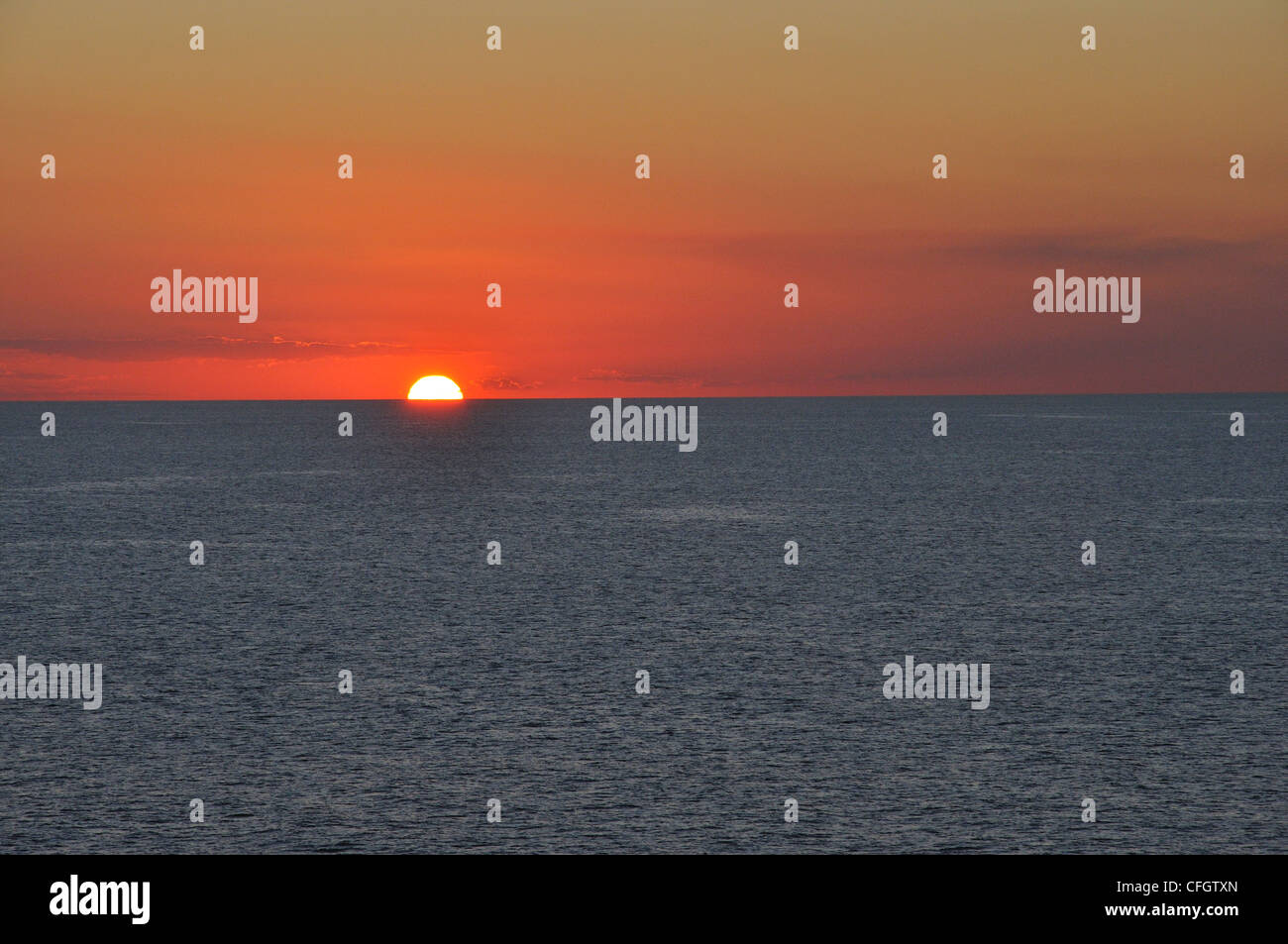 Orange sunset sea ship hi-res stock photography and images - Alamy