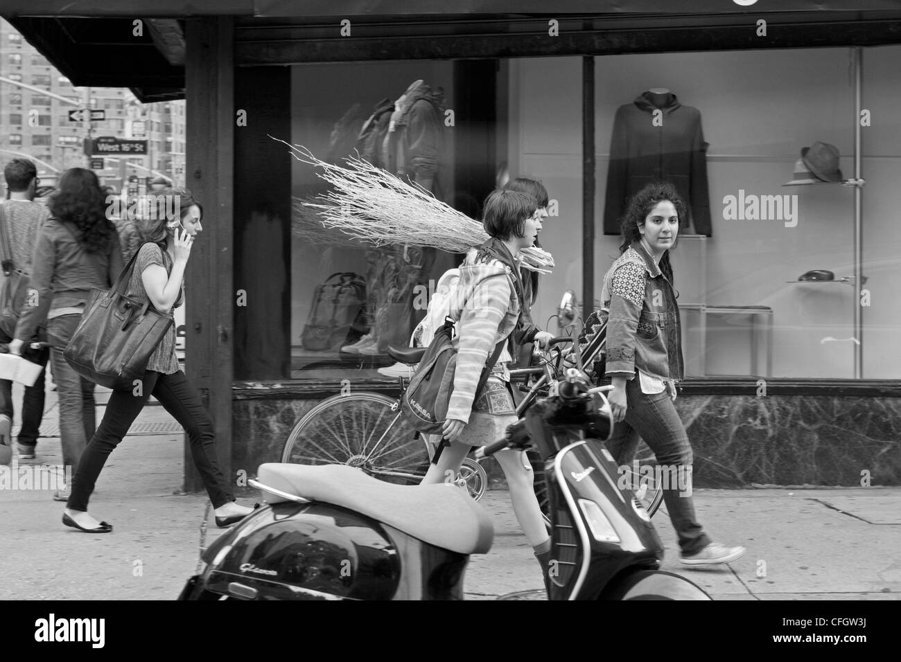 Sidewalk strolling hi-res stock photography and images - Alamy