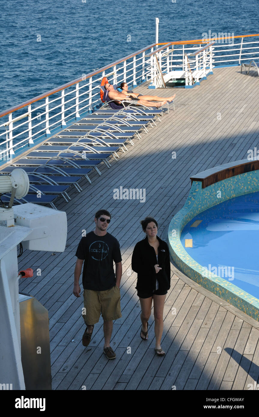 Couples deck cruise ship hi-res stock photography and images - Alamy