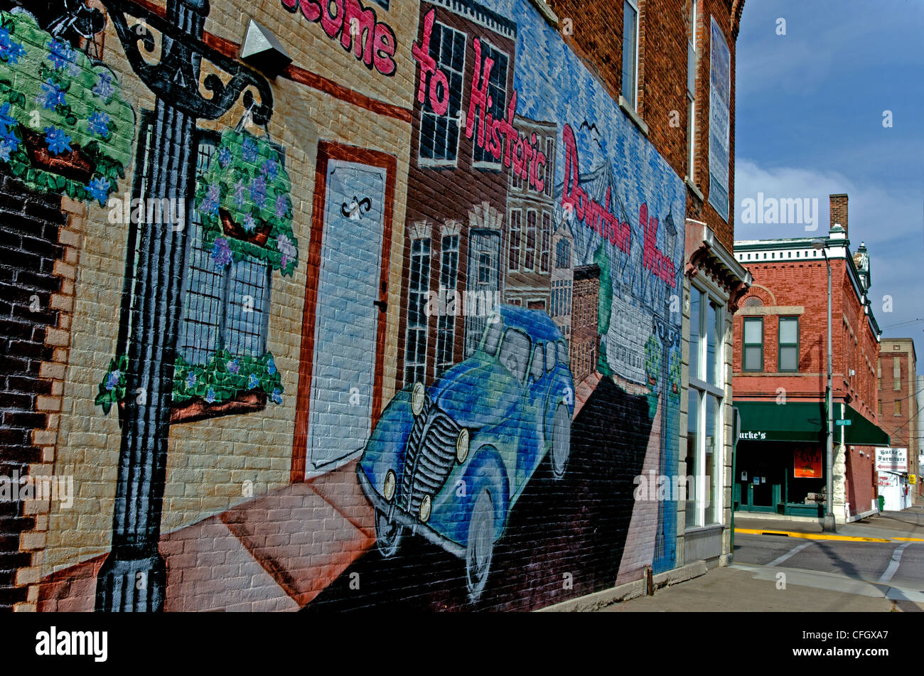 to Historic Downtown Winona" mural in downtown Winona