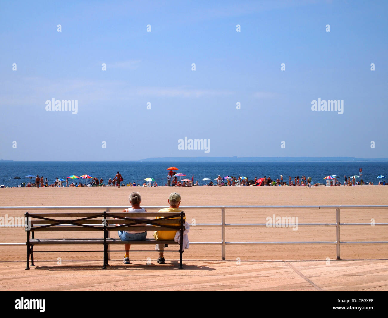 Old couple bench coney island hi-res stock photography and images - Alamy