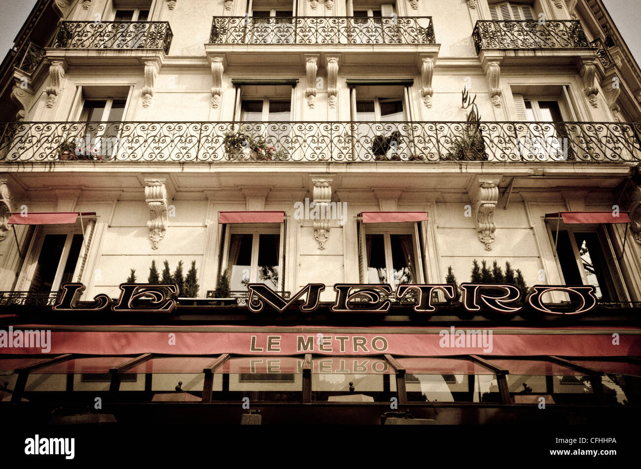 Le Metro Restaurant, Left Bank, Paris, France Stock Photo Alamy