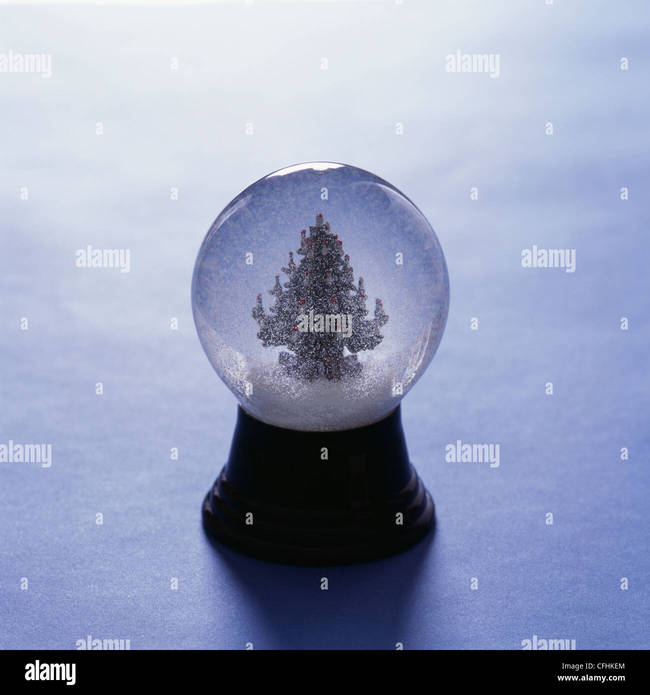Snowglobe hi-res stock photography and images - Alamy