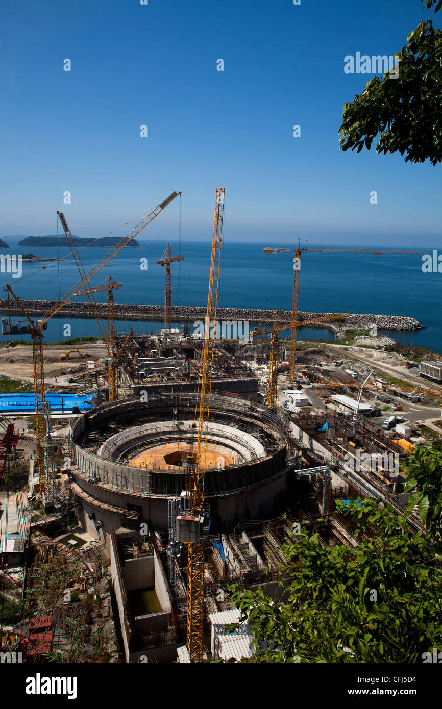 Cranes in operation at the construction of Angra 3 Nuclear Plant, Angra dos Reis, Rio de Janeiro State, Brazil. Stock Photo