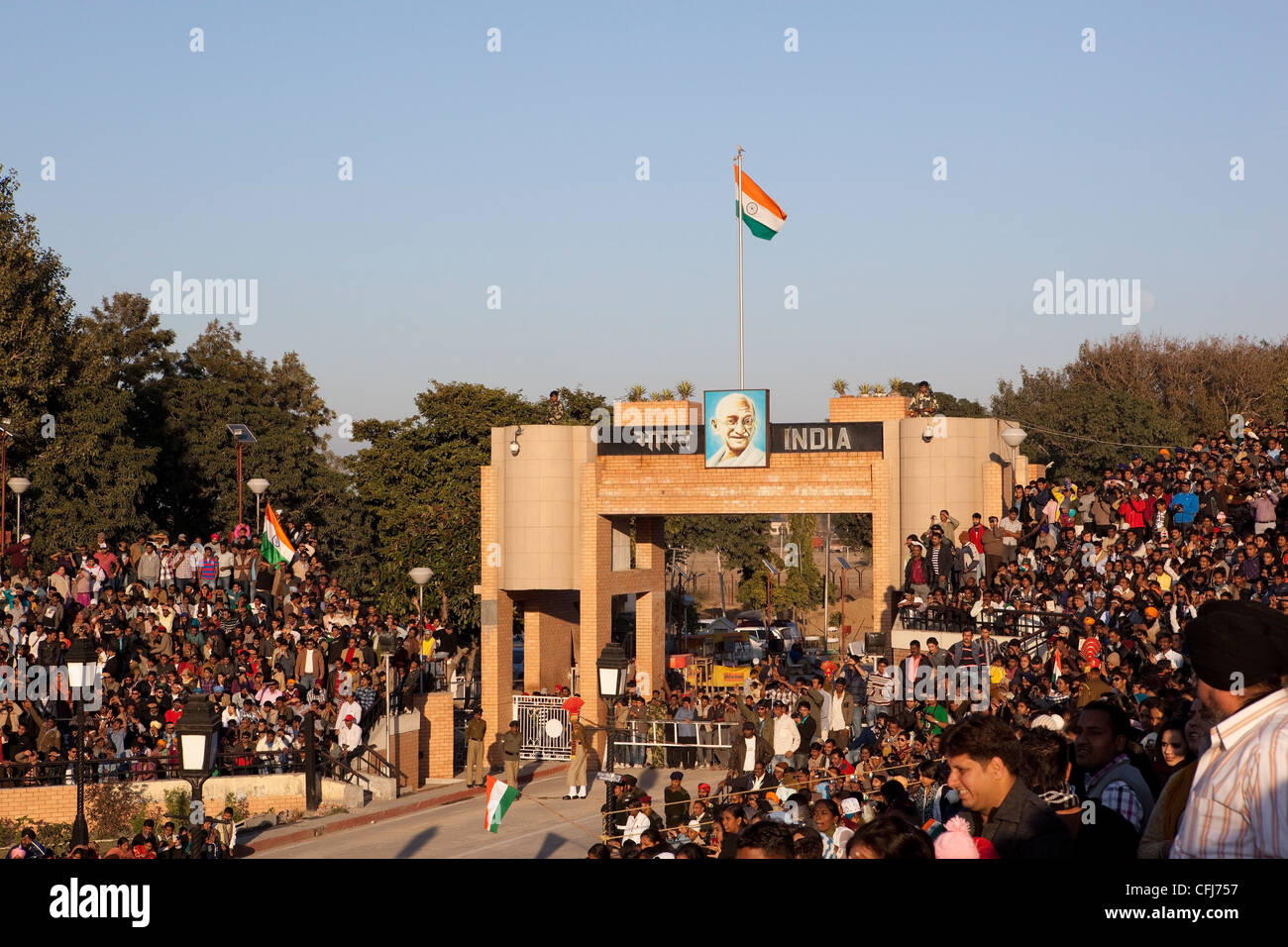 India pakistan border gate hi-res stock photography and images - Alamy