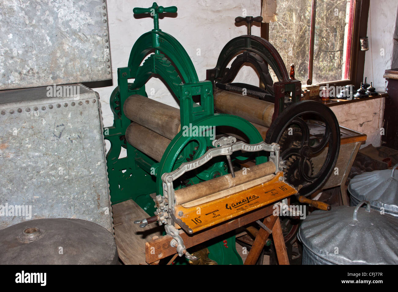 Mangle iron hi res stock photography and images Alamy