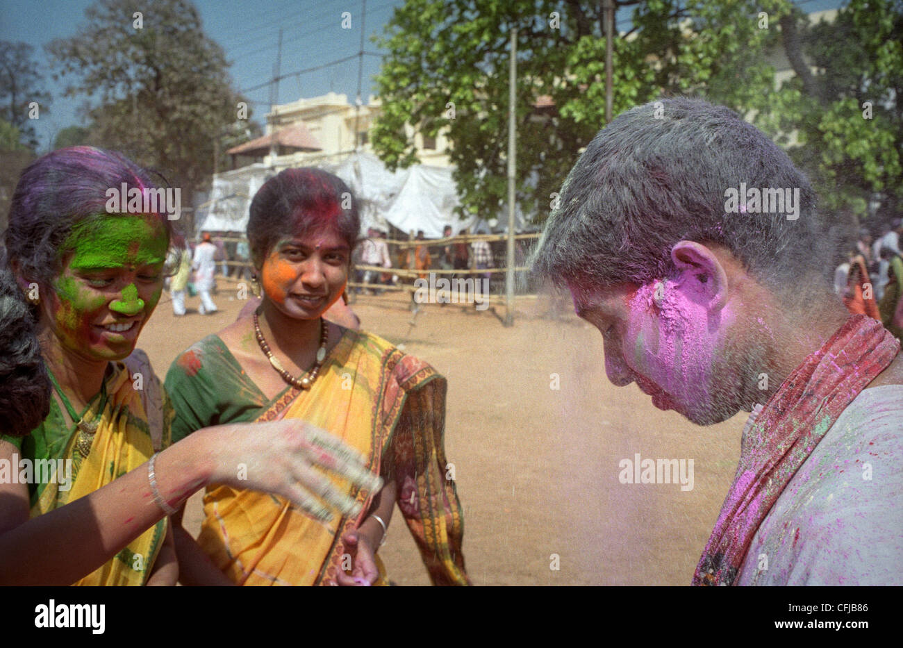 santiiketan holi photos