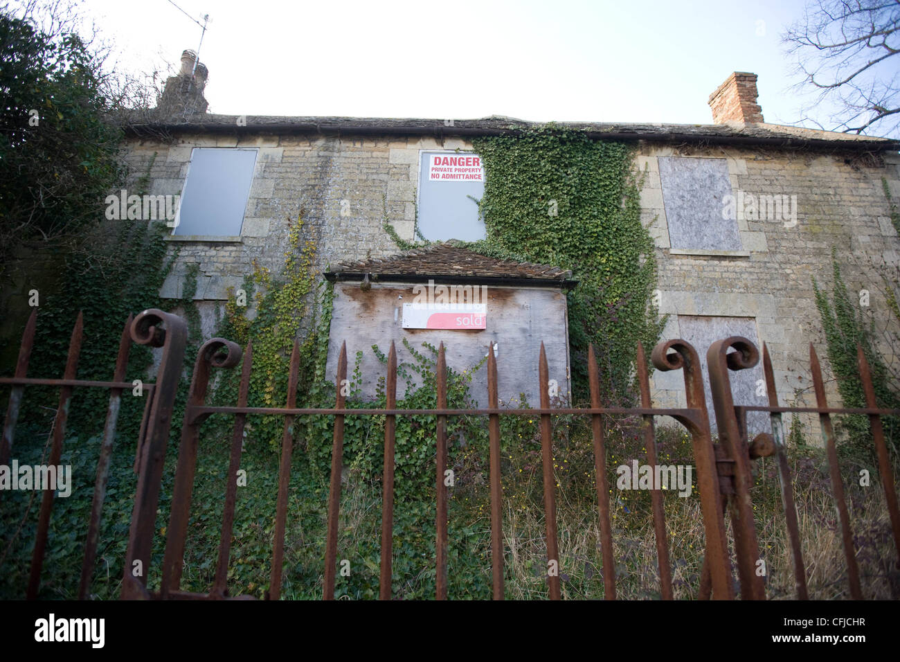 Disused and boarded up house Stock Photo
