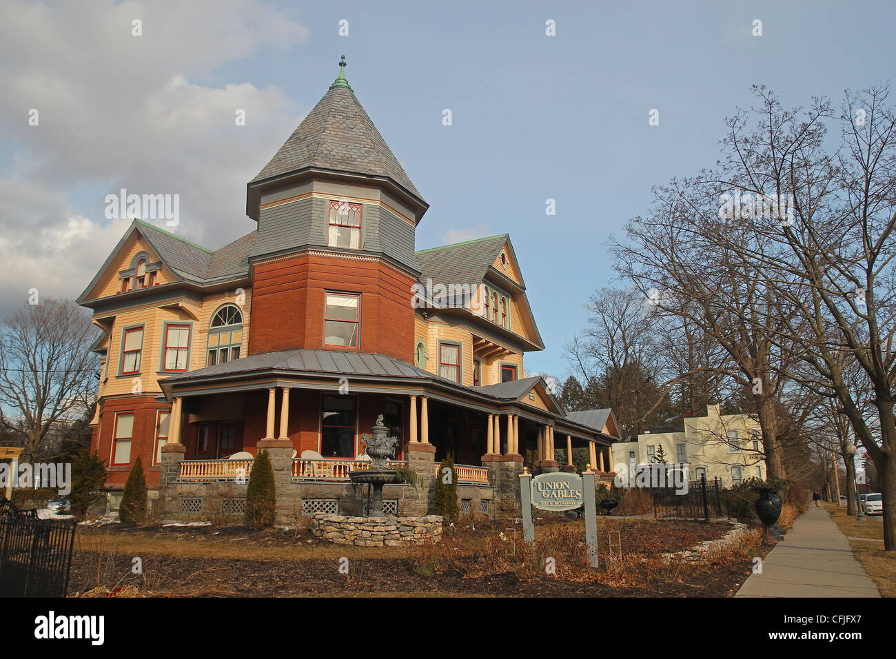 This Queen Anne Victorian built in 1901 became Union Gables Bed and Breakfast in 1992. Saratoga Springs, New York Stock Photo