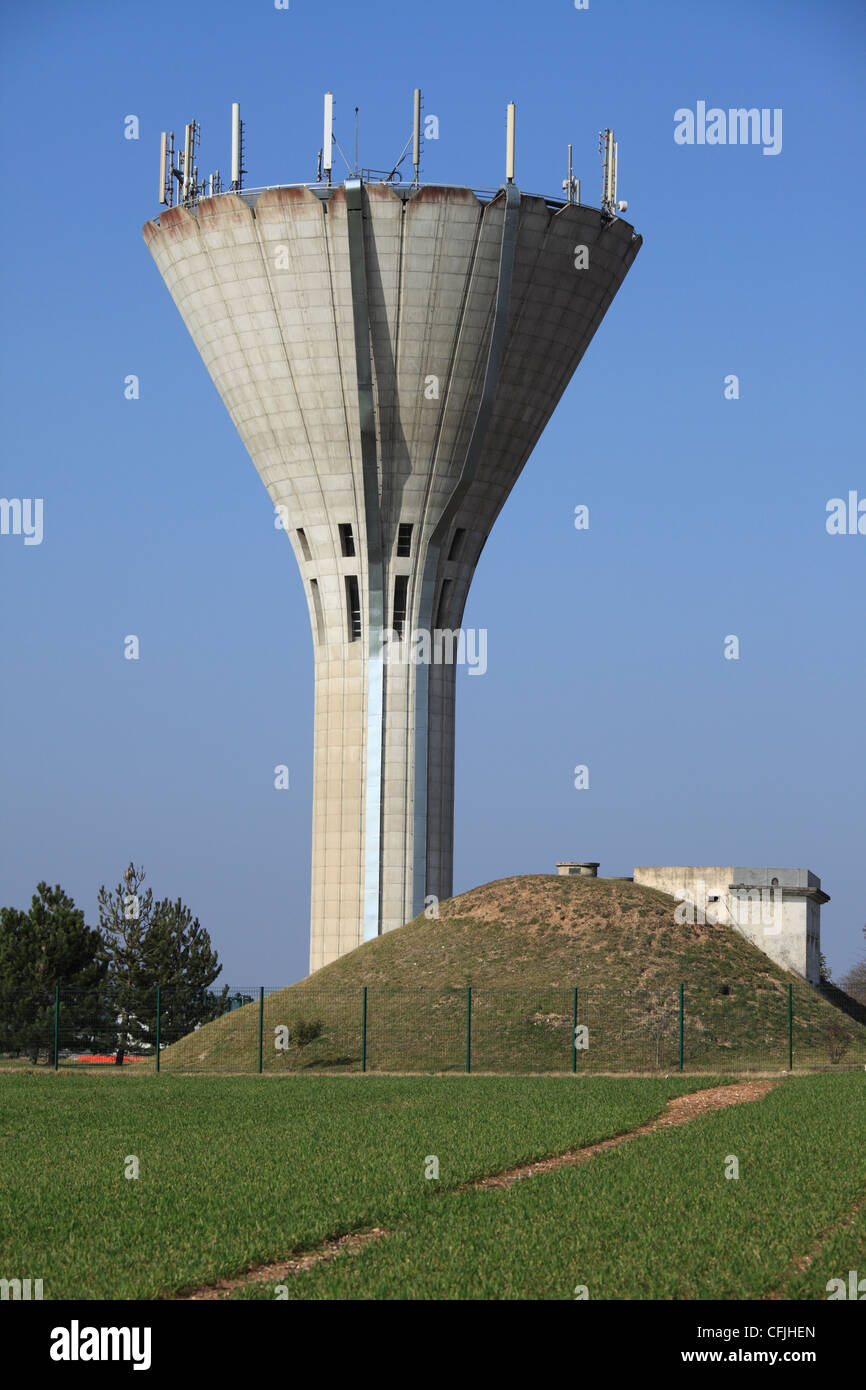 Water Tower outside the French village of Misy sur Yonne, Isle de France. Stock Photo