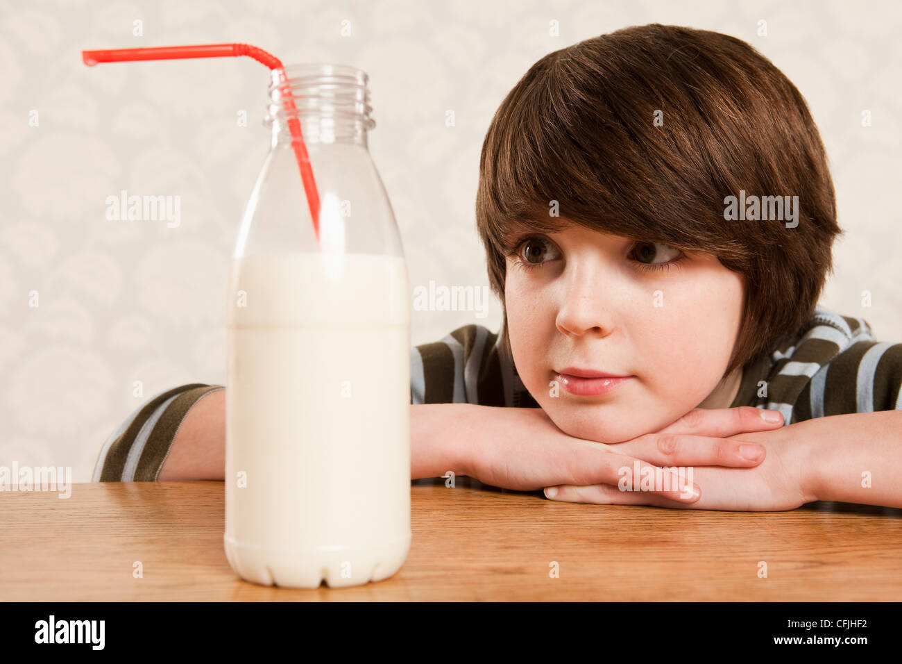 Заболевание через молоко. Непереносимость коровьего молока. Молоко для аллергиков детей. Аллергия на молочные продукты.
