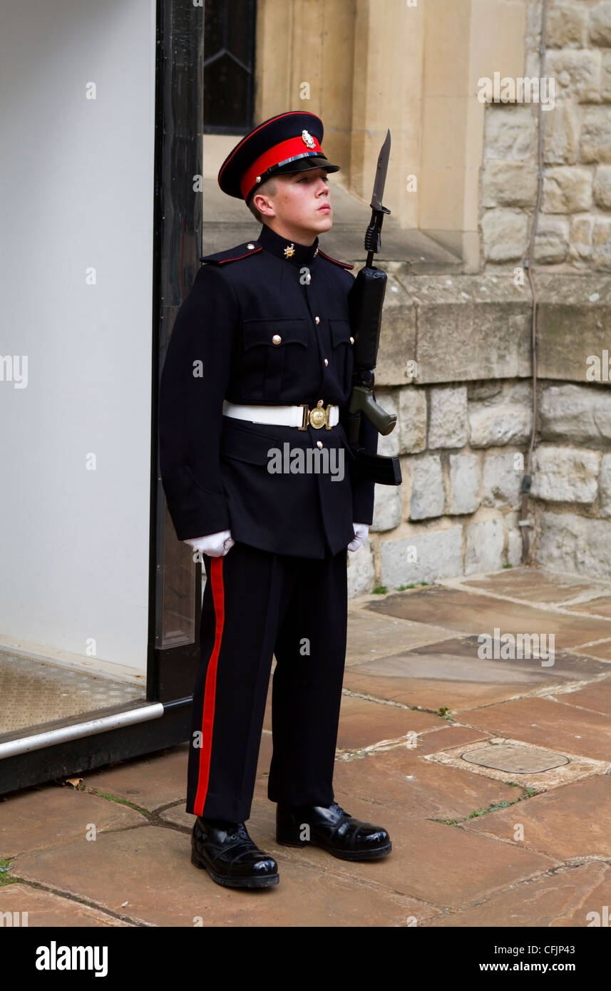 Guard outside the jewel house at the Tower of London, London Stock Photo