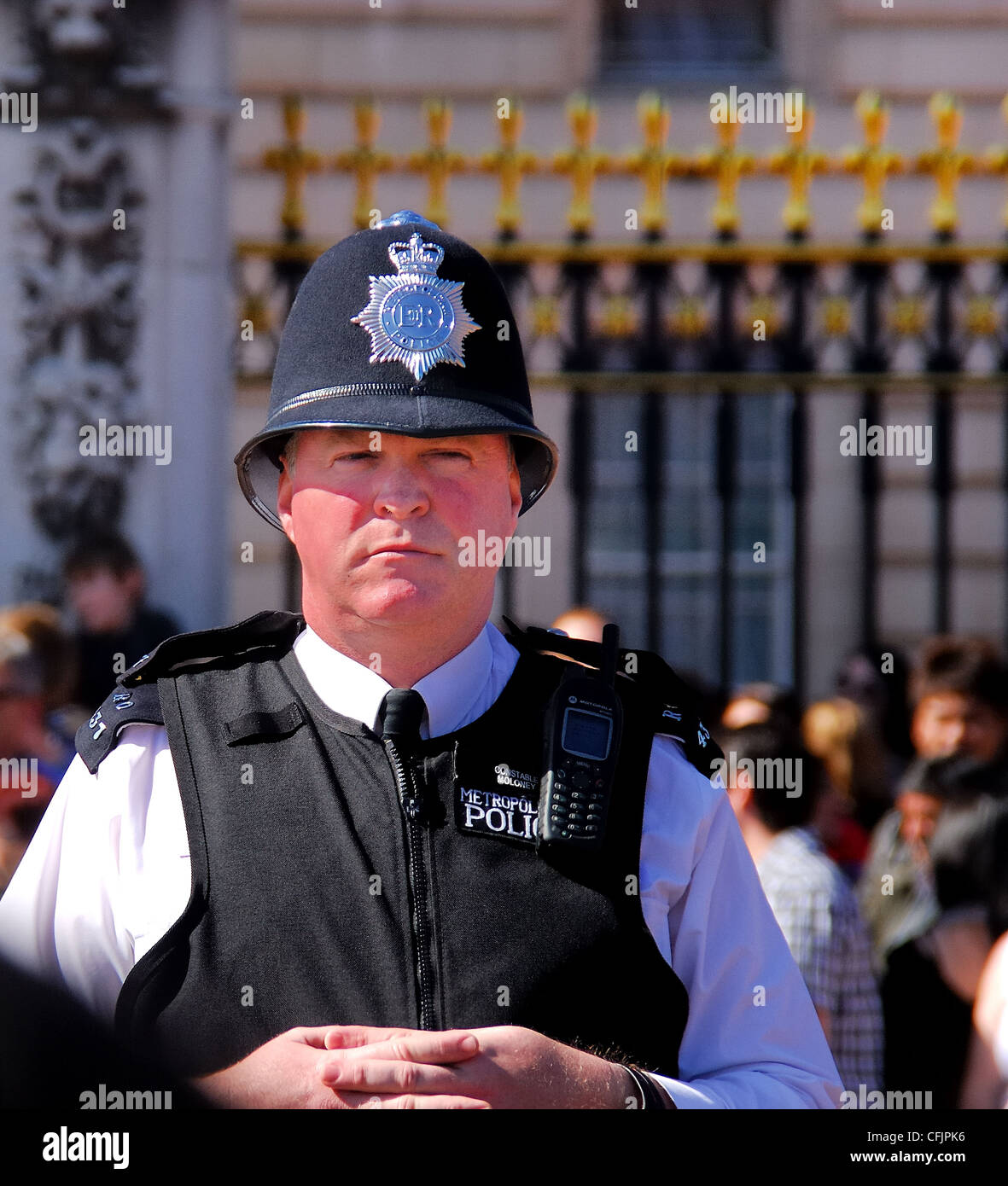 Buckingham Palace, London. A bobbie in front of the Queen's palace. Stock Photo