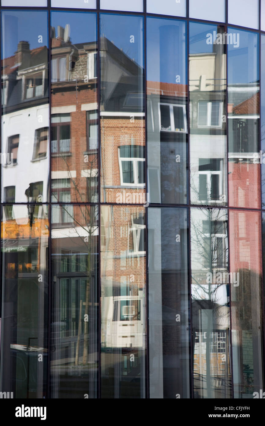 Refected buildings hi-res stock photography and images - Alamy
