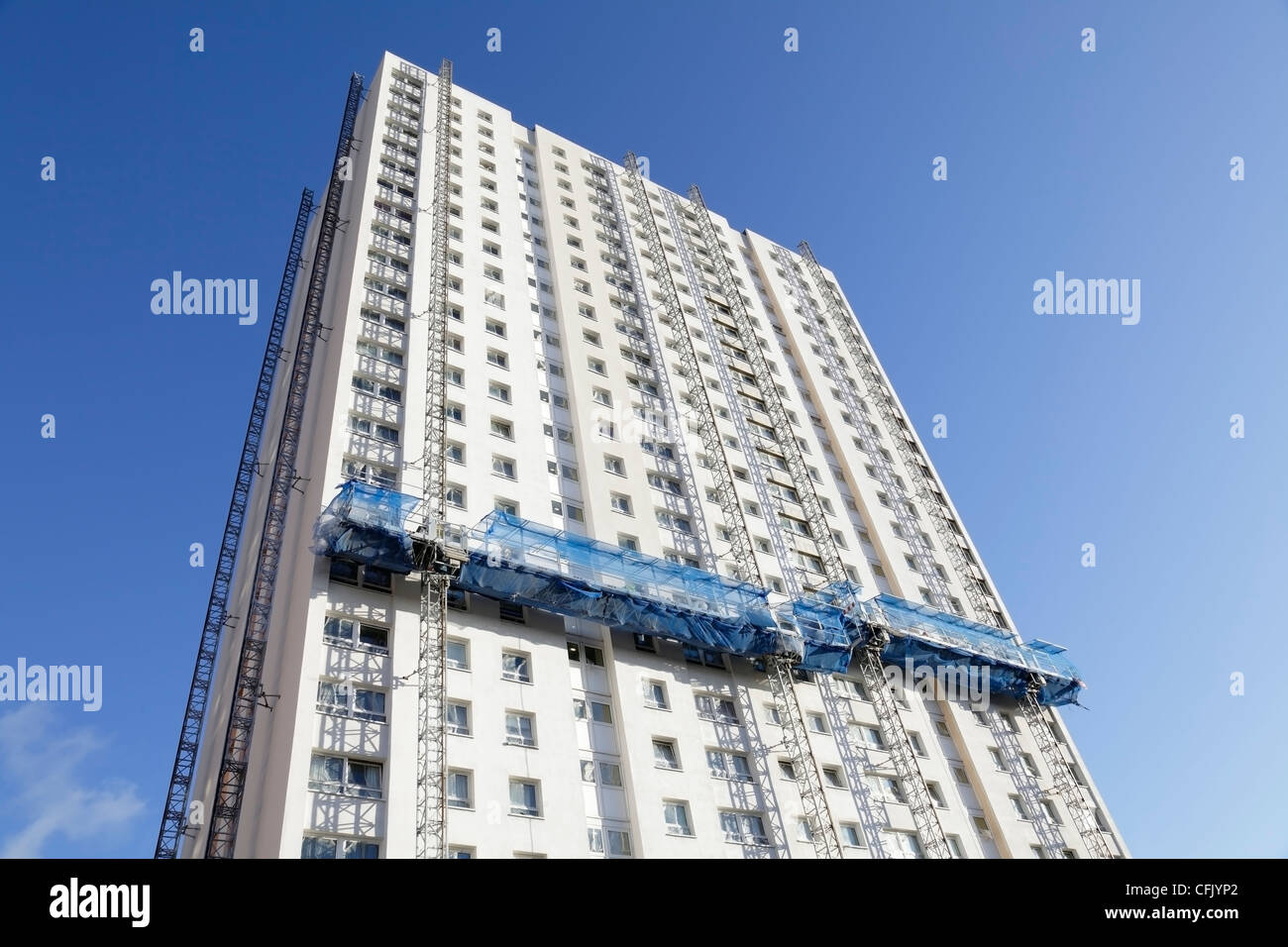Housing tower block being refurbished in Glasgow, Scotland, UK Stock Photo