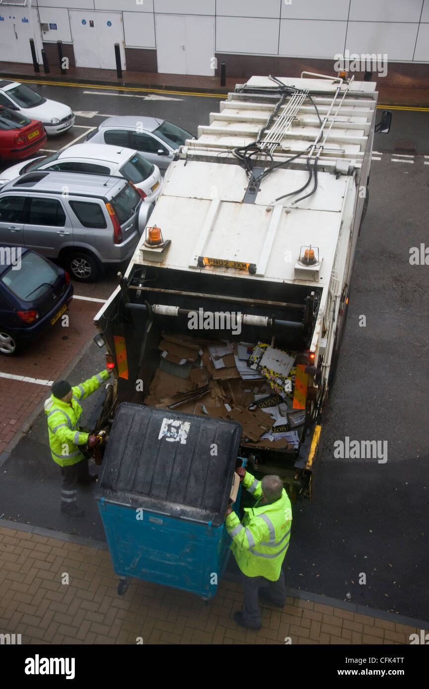 Britain rubbish lorry hires stock photography and images Alamy