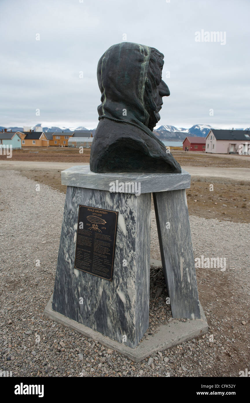 A statue of the famous Norwegian Explorer, Roald Amundsen at NY Alesund