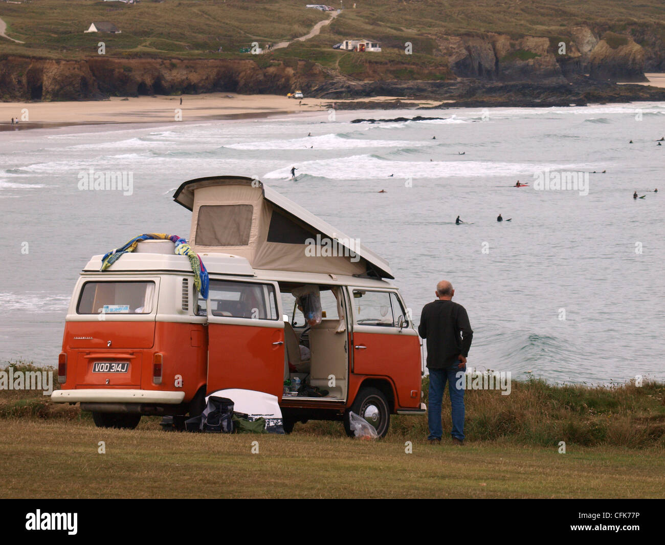 VW camper by the sea, Cornwall, UK Stock Photo - Alamy