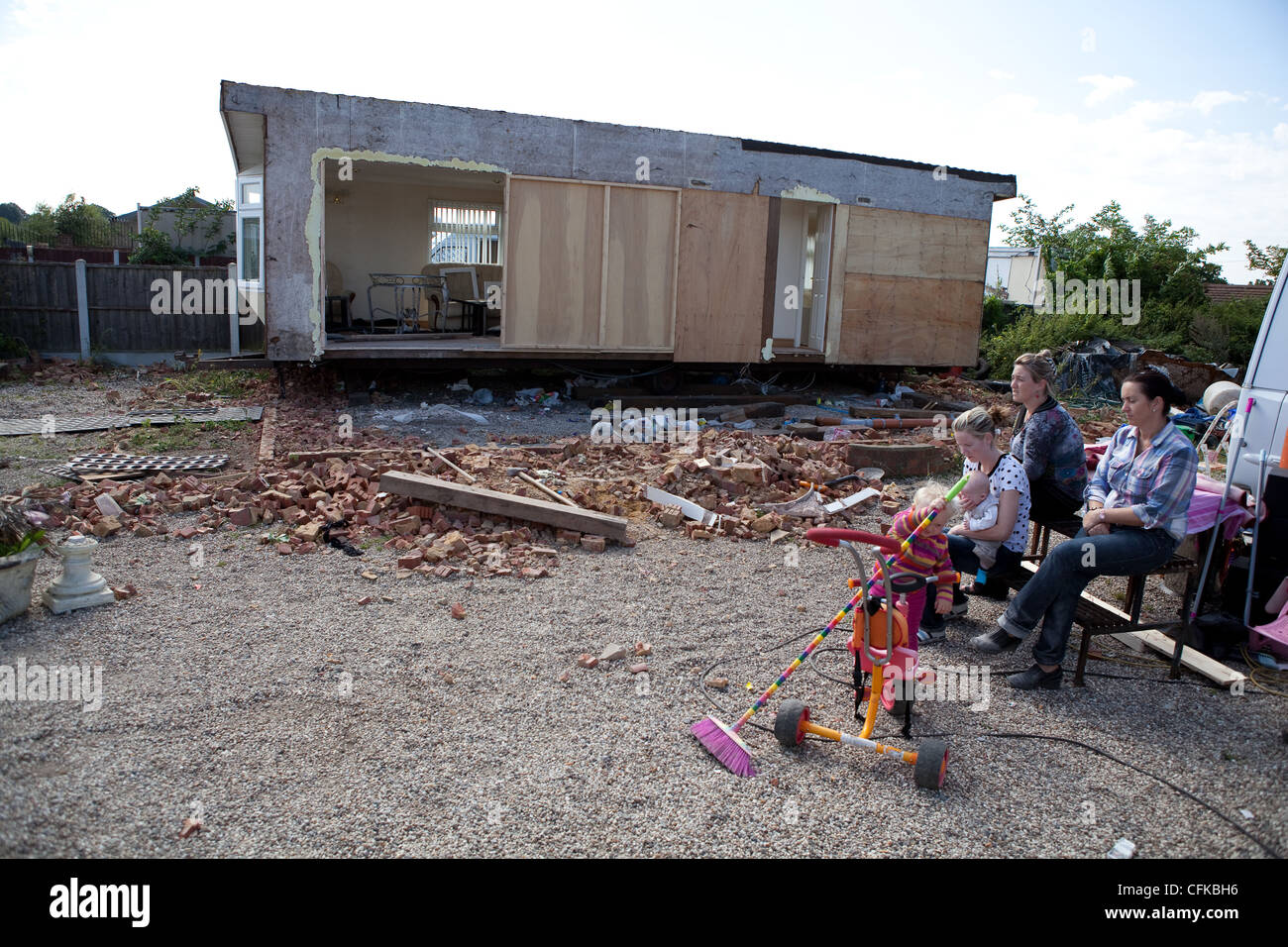 Homeless family uk hi-res stock photography and images - Alamy