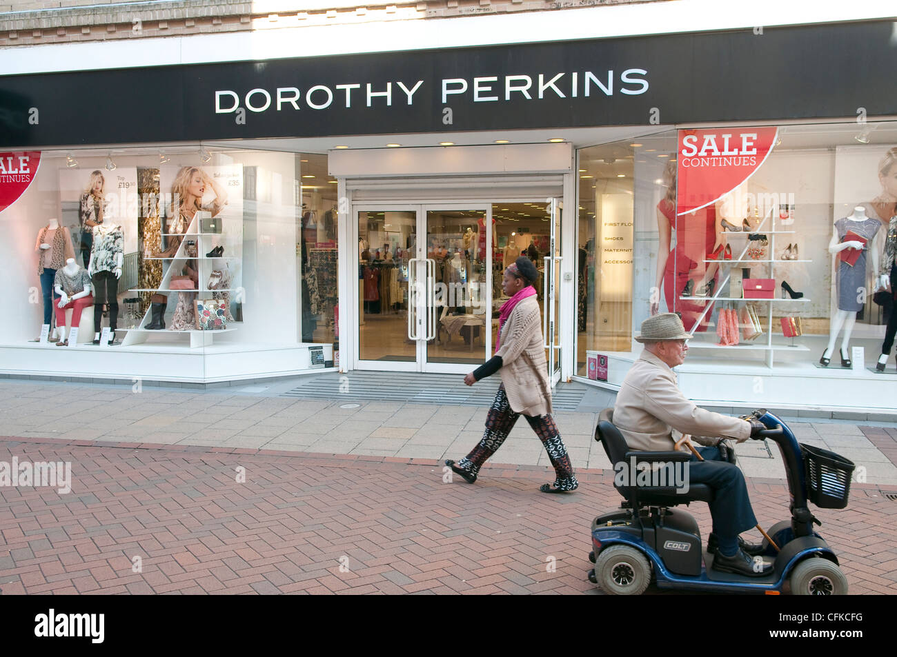 Dorothy perkins shop window hi-res stock photography and images - Alamy