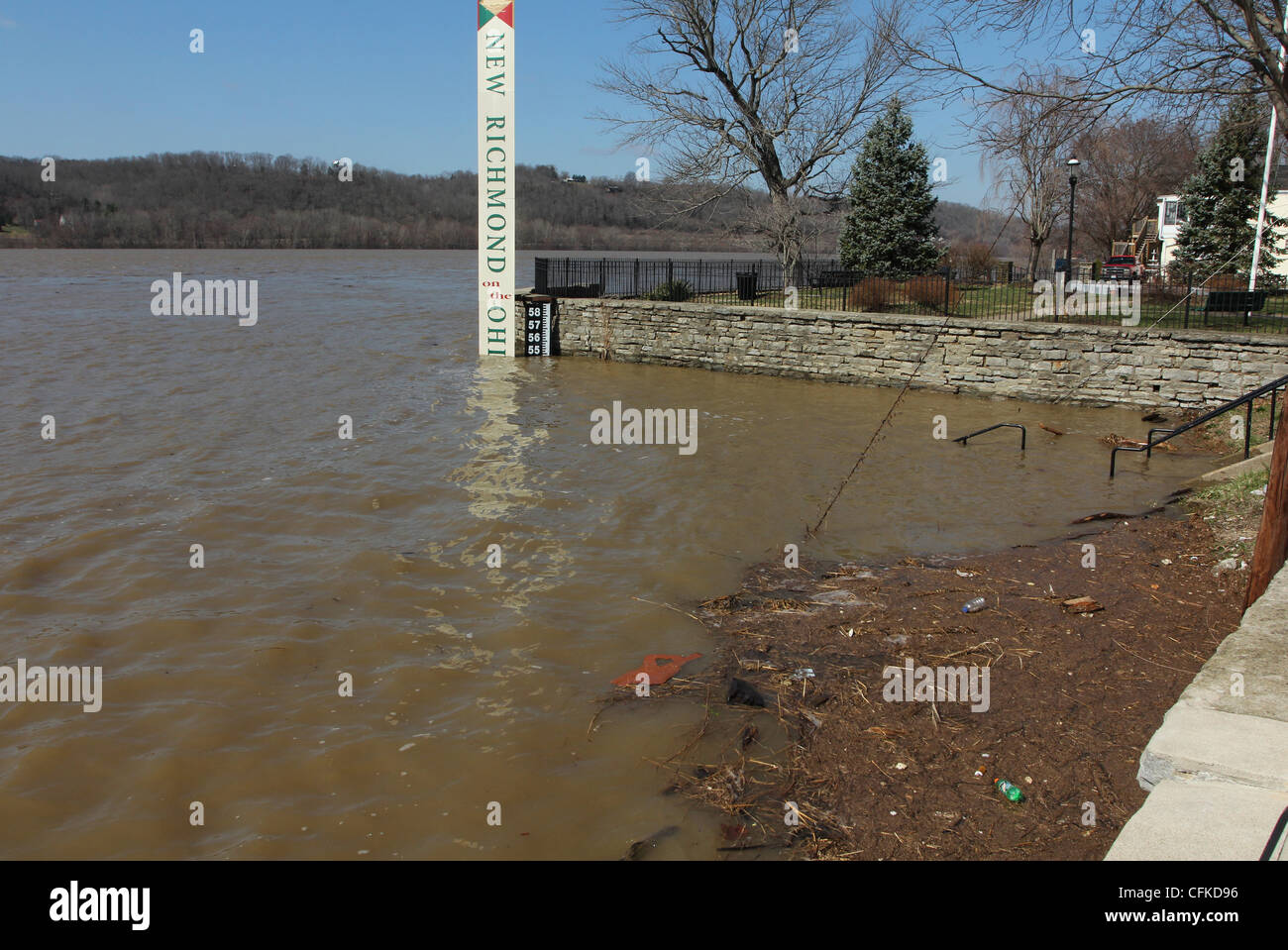 Water level on gauge during flood Ohio River New Ricmond Ohio. see photo CFKD9D for gauge during normal non flood Stock Photo