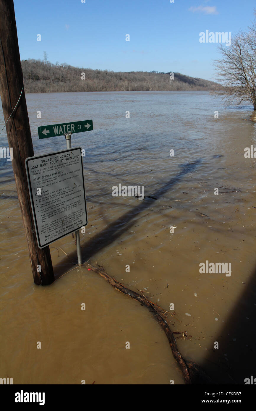 Water level during flood Ohio River Moscow Ohio sequence normal water