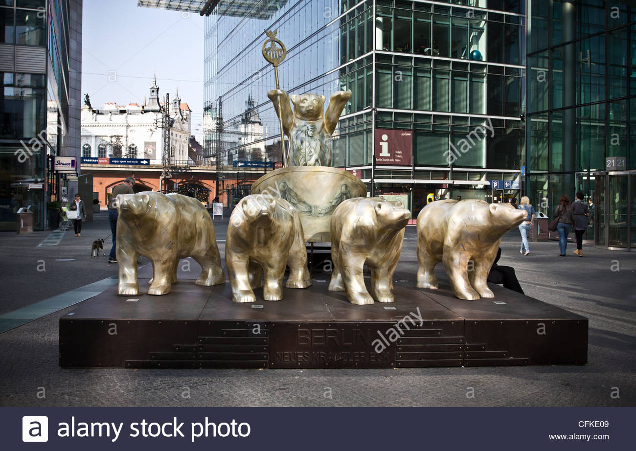 Berlin Bear Statue Stock Photos & Berlin Bear Statue Stock Images Alamy
