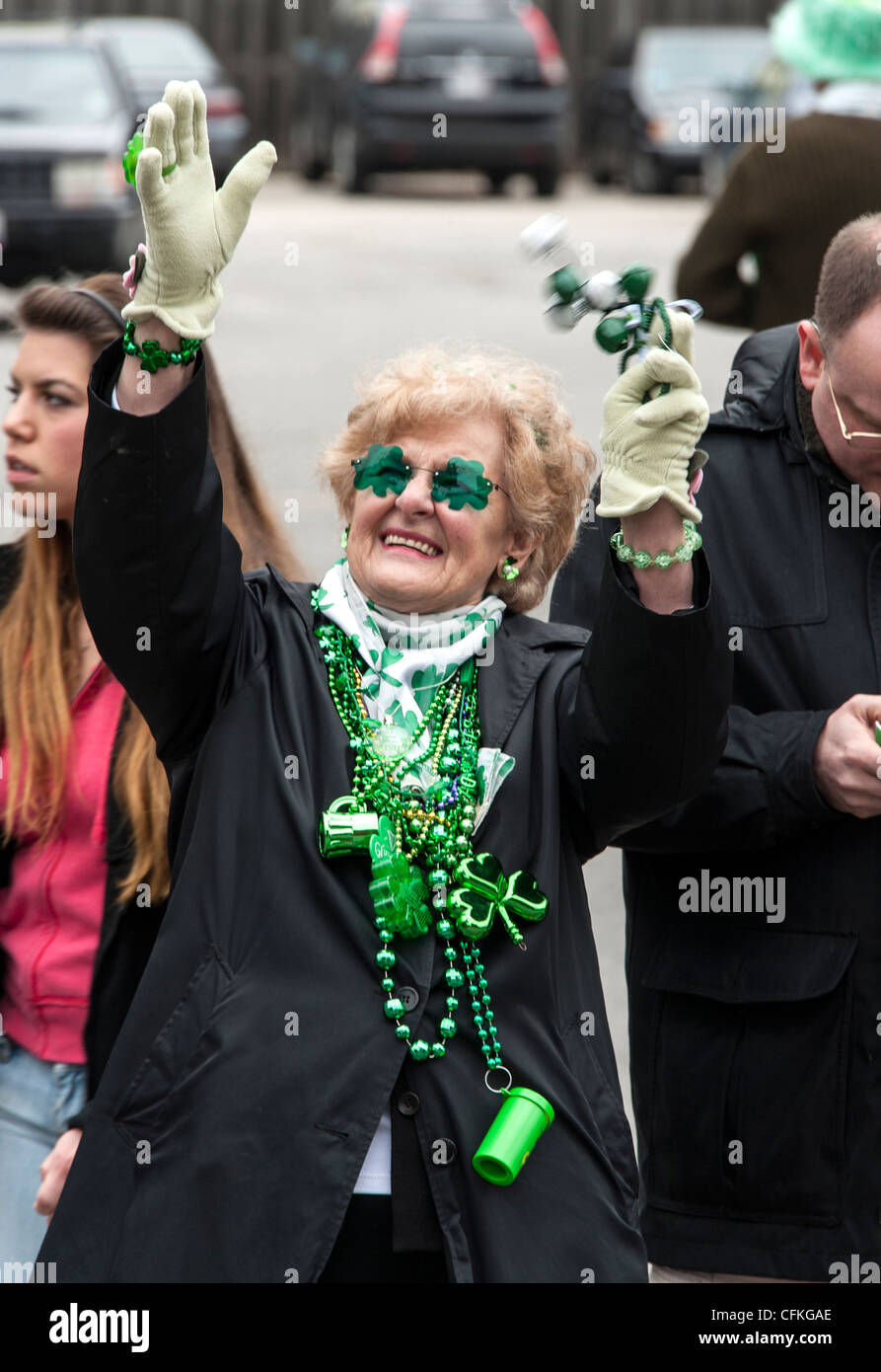 Spectators patricks day parade hi-res stock photography and images - Alamy