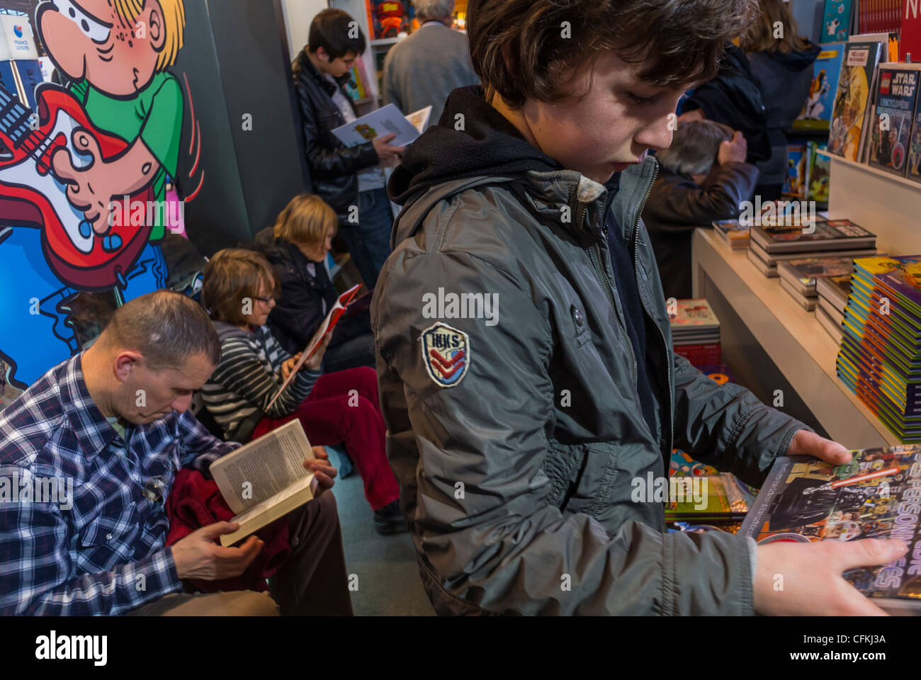 Paris, France, Teenagers Reading Comic Book in French Salon du Livre, Book Fair, Library Stock Photo