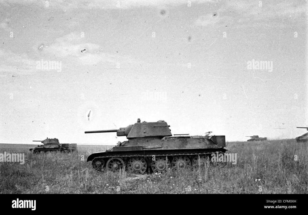 Советский танк 1943 года. Т-34 Курская битва. Танк т 34 Курская дуга. Курская битва танк т 34. Танк т-34-76 в Курской битве.