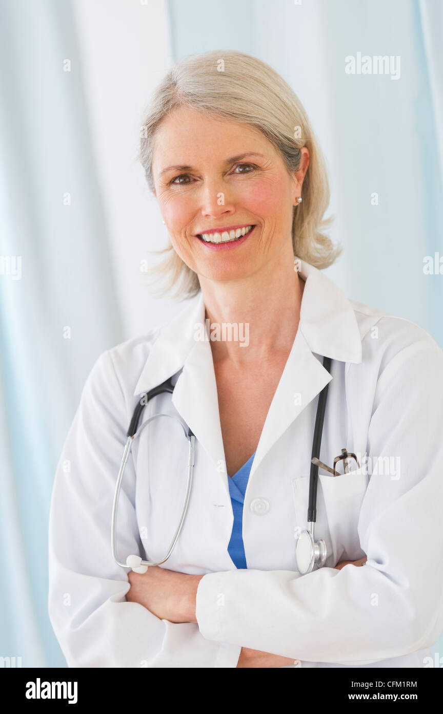 Senior caucasian female doctor hi-res stock photography and images - Alamy