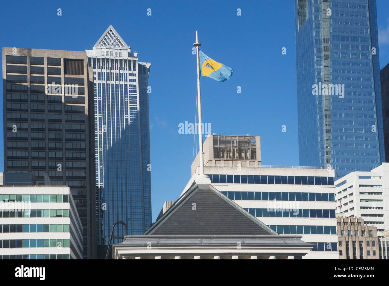 USA, Pennsylvania, Philadelphia, view of state flag on top of skyscraper Stock Photo