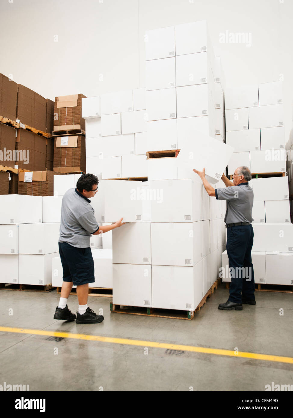 USA, California, Santa Ana, Warehouse worker inspecting delivery Stock
