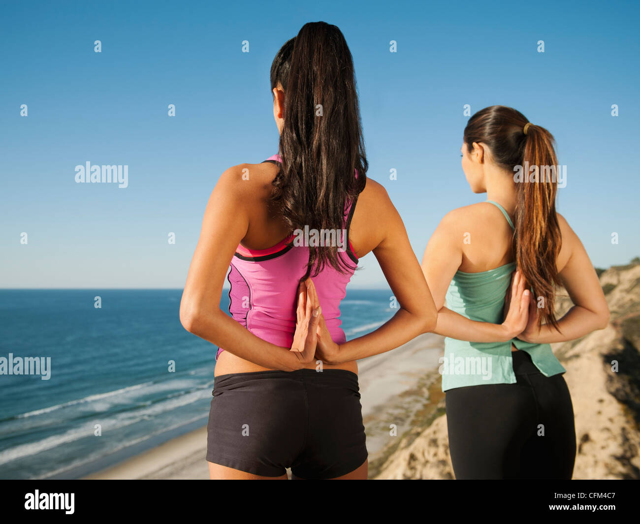 Two women only beach back view hi-res stock photography and images - Alamy