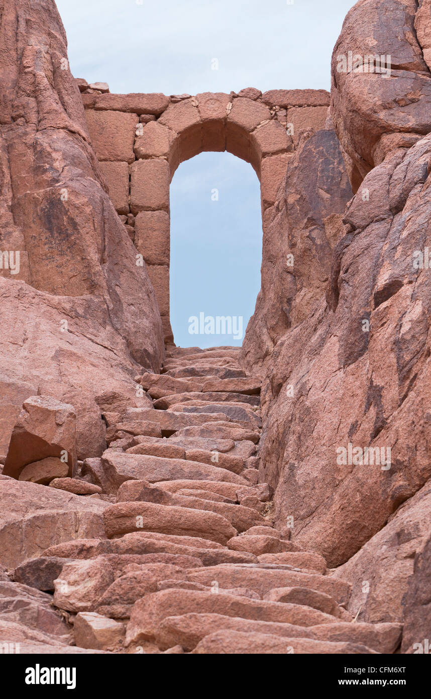 Archway on route to the summit of Mount Sinai, Egypt Stock Photo