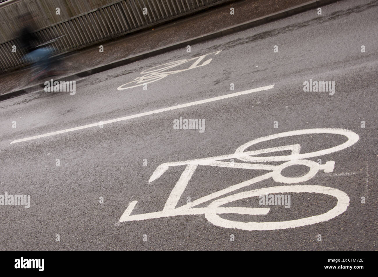 Bike lane marking hi res stock photography and images Alamy