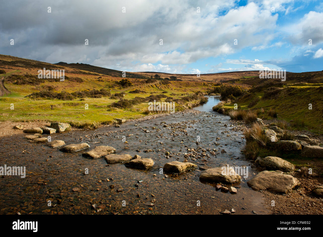 River Lyd with stepping stones and footbridge leading to Doe Tor Stock Photo