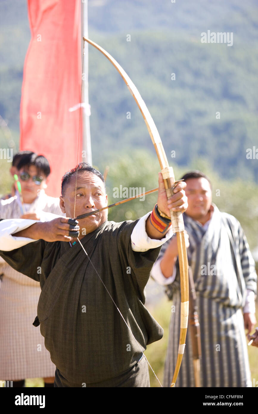 Traditional bow and arrow hires stock photography and images Alamy