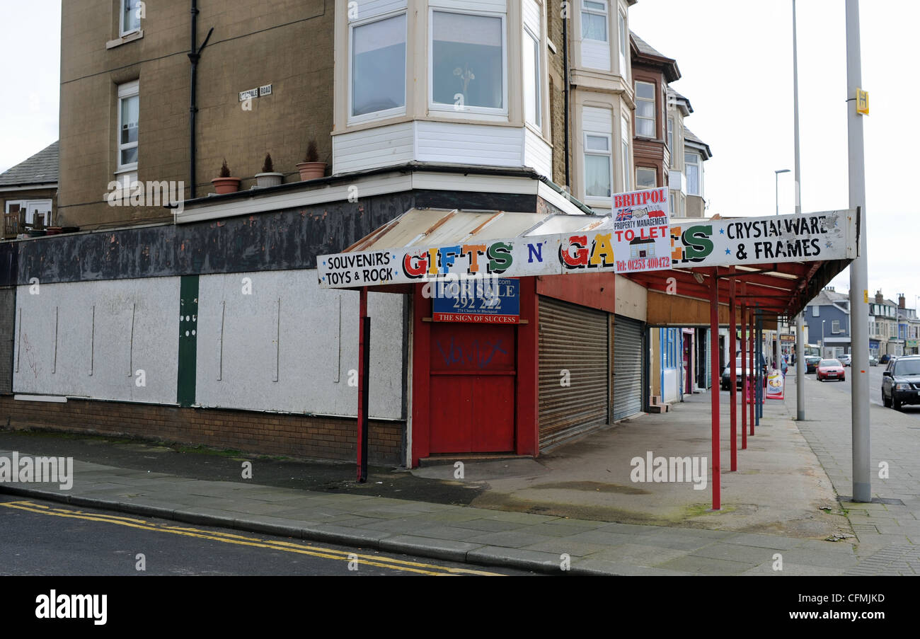 Blackpool shops hires stock photography and images Alamy