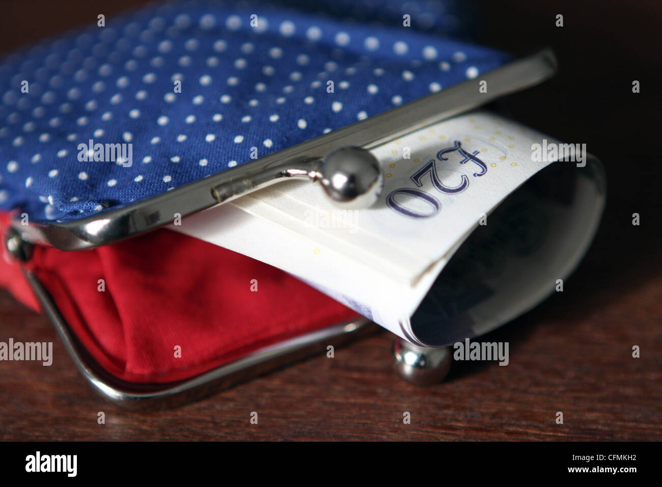 a bundle of rolled up £20 notes sticking out of a lady's purse Stock ...