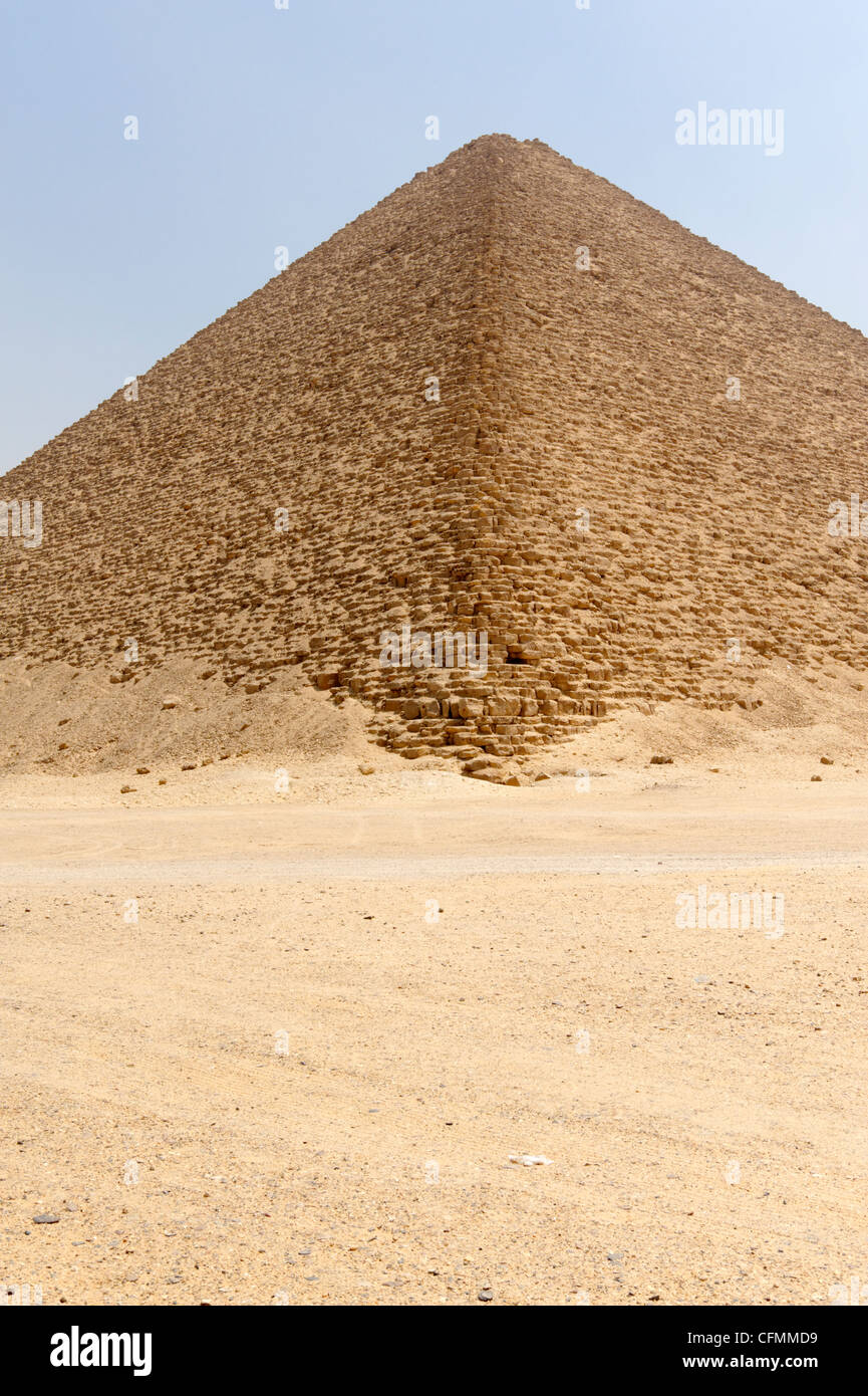 Dahshur. Egypt. View of the Red Pyramid at Dahshur the world’s first monument to have the prefect classical true pyramidal Stock Photo